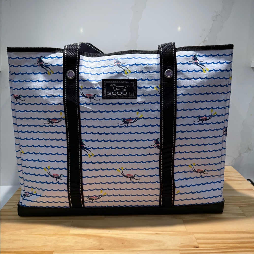 Scout Diver Pattern Blue and White Tote